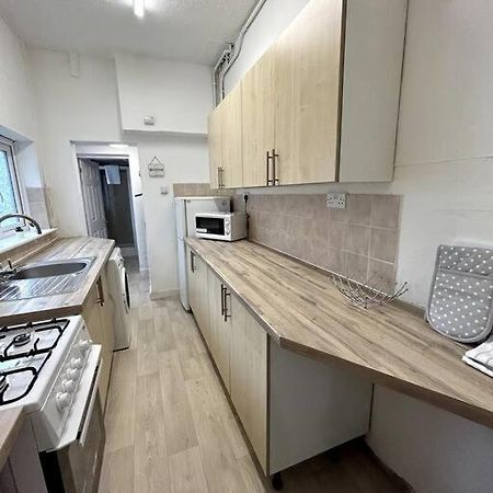 Bright Home From Home Stoke-on-Trent Esterno foto