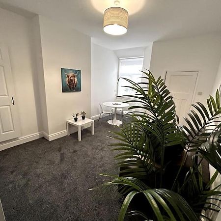Bright Home From Home Stoke-on-Trent Esterno foto